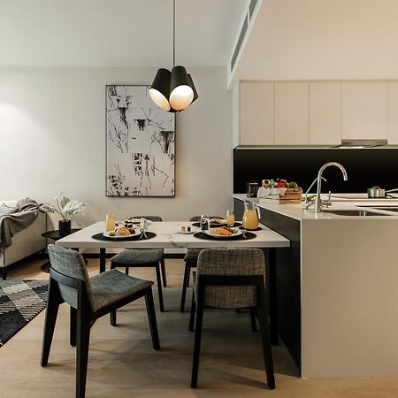 Ascott Star Klcc Kuala Lumpur Exterior foto The kitchen and dining area of a typical apartment