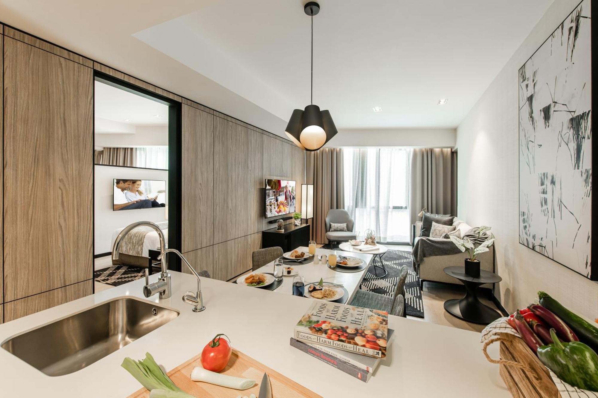 Ascott Star Klcc Kuala Lumpur Exterior foto The kitchen and living room of a typical apartment