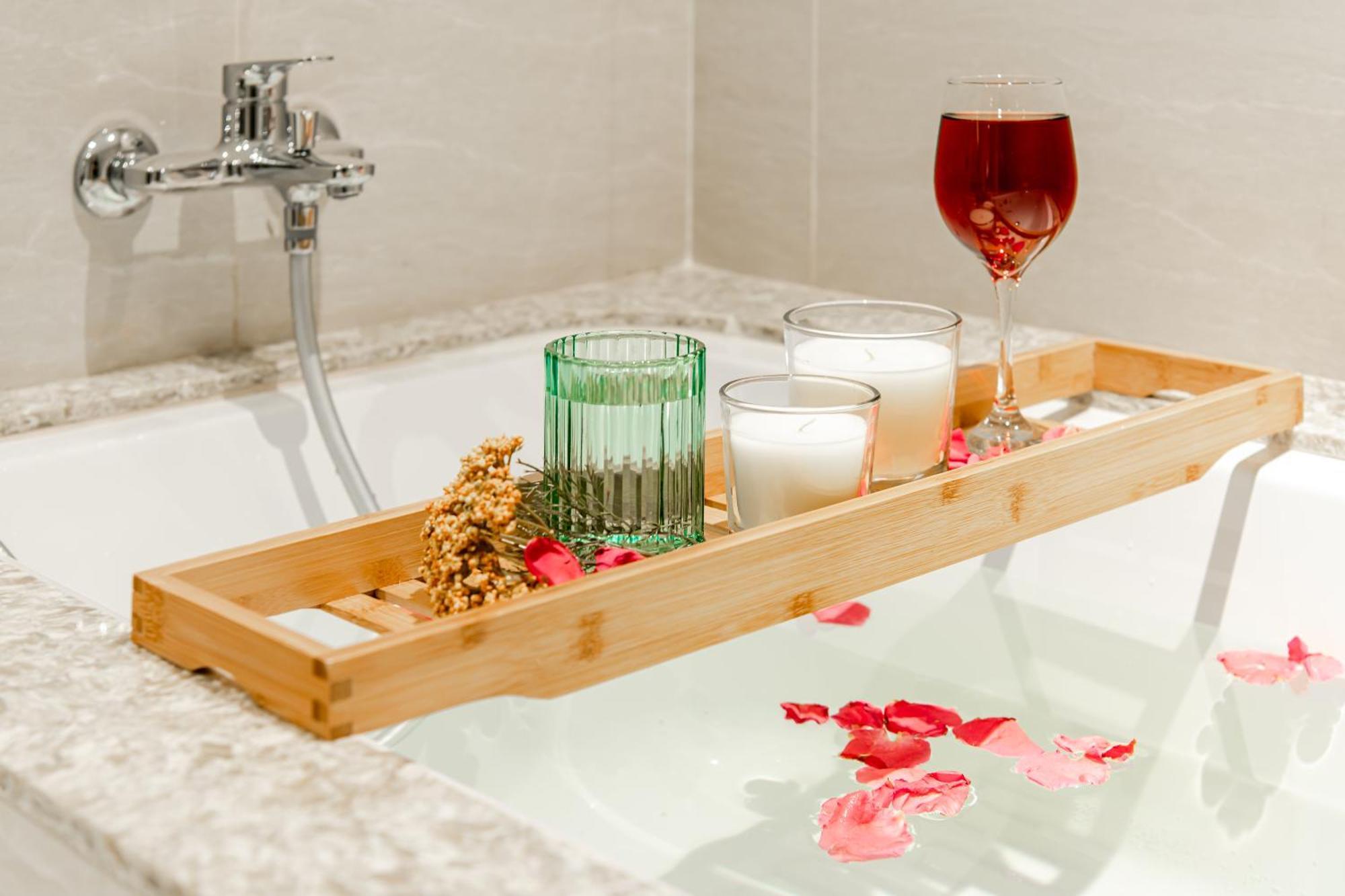 Ascott Star Klcc Kuala Lumpur Exterior foto A bathtub caddy