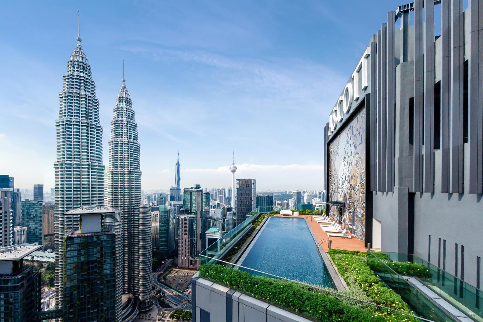 Ascott Star Klcc Kuala Lumpur Exterior foto The roof-top swimming pool